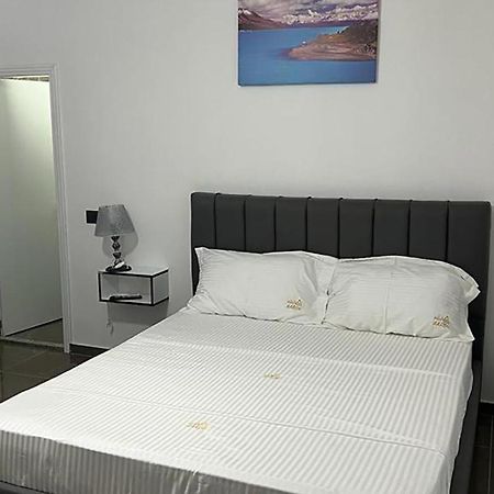 Vila Aaron Durres Exterior photo
