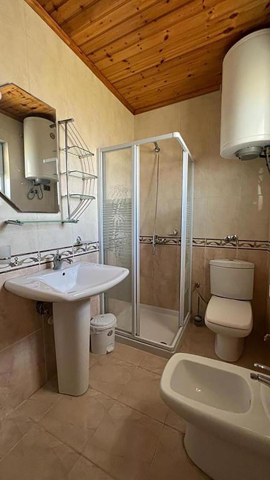 Vila Aaron Durres Exterior photo